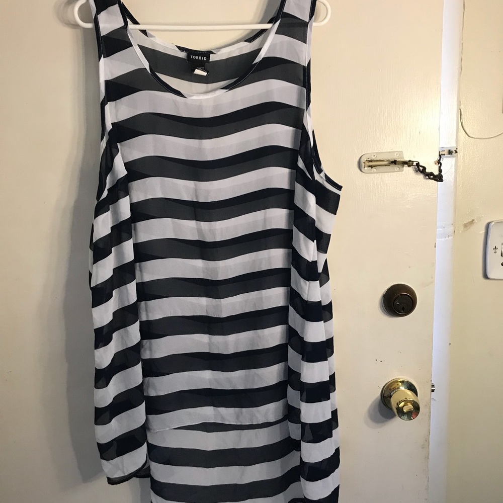 Torrid size 3 navy blue and white blouse